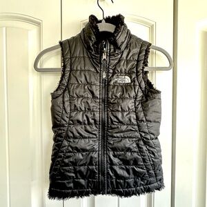 Cutest North Face black reversible vest! Girls XS - warm, cozy, and adorable!